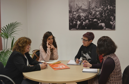 La consellera de Dones, Vicky Castellanos (segona per la dreta), ha iniciat una ronda de trobades amb regidors d’Igualtat dels ajuntaments de la comarca. Foto: CC