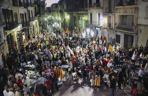 Manifestants a la plaça de la Vila de Martorell el dia 20 al vespre. Foto: Ajuntament de Martorell