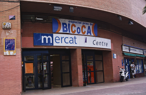 El Mercat del Centre va ser testimoni de la llegida de poesia. Foto: Arxiu