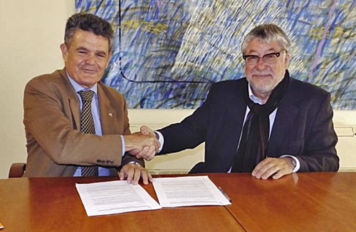 Pons (PIMEC) i l’alcalde Balmón en la signatura de l’acord. Foto: PIMEC