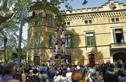 Els Castellers de Cornellà, presents a la festa. Foto: Ajuntament
