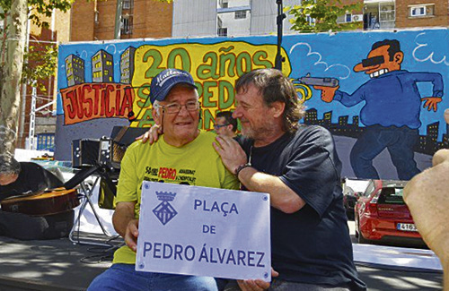 Juanjo, el pare de Pedro Álvarez, a la plaça Granada, a les Planes. Foto: CUP