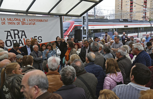 Un moment de la manifestació a l'estació. Foto: Ajuntament