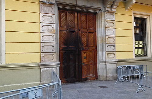 La porta data del segle XIX i és patrimoni arquitectònic. Foto: Línia l’H