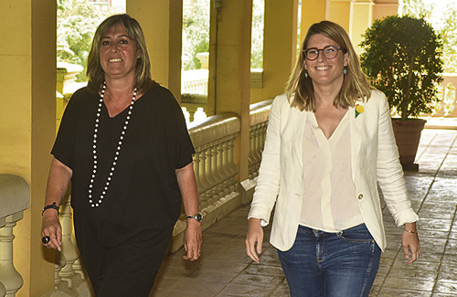 L’alcaldessa Marín i la consellera Artadi en presentar la prova. Foto: Ajuntament