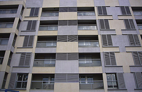 Tres bancs gestionen els onze pisos buits d’Esplugues. Foto: Arxiu