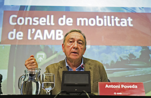Poveda, vicepresident de mobilitat de l’AMB, durant la reunió. Foto: AMB