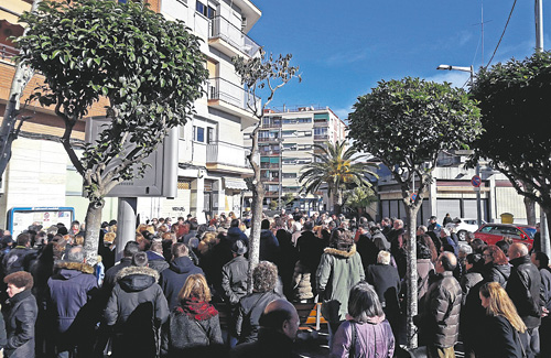 Centenars de persones van concentrar-se contra l’agressió. Foto: ERC