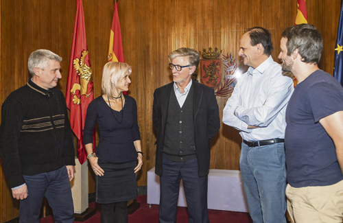 L’alcalde Pedro Santisteve amb els representants. Foto: Ajuntament de Saragossa