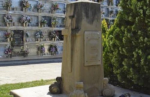 El monument franquista de Viladecans, ara al cementiri. Foto: MD