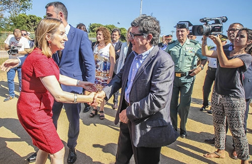 La ministra de Foment, Ana Pastor, amb l'alcalde Tejedor, a l'acte de col·locació de la primera pedra. Foto: Ajuntament