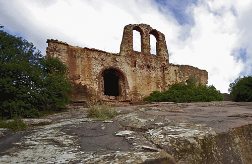 La ubicació privilegiada del castell de l’Eramprunyà ofereix vistes espectaculars del Delta. Foto: Arxiu
