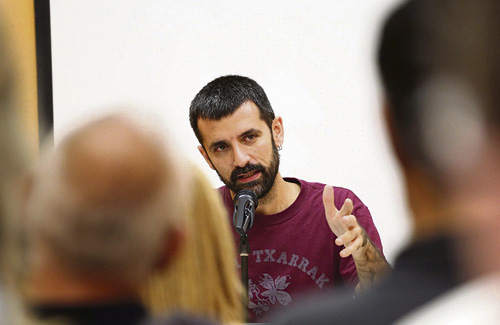 Jordi Borràs durant l’acte de presentació del llibre. Foto: Ramon Boadella