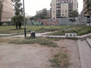 El PP insta a mantenir millor els jardins de la plaça Màlaga