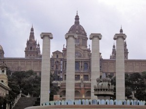 Les Quatre Columnes ja miren a Barcelona