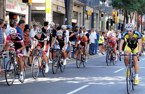 La cursa de bicis ja és un clàssic dels actes de la festa. Foto: Volta Ciclista a Catalunya