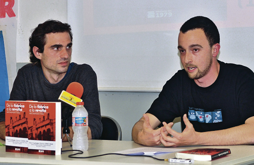 L’autor del llibre, a l’esquerra, durant la presentació. Foto: J.Ll. González