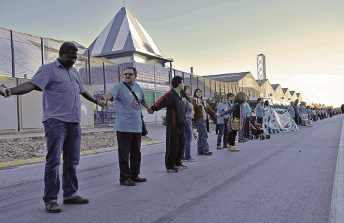 Imatge d’una protesta per demanar el tancament del CIE. Foto: SOS Racisme