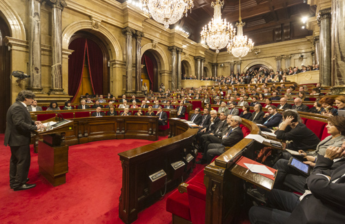 Carles Puigdemont, durant el ple d'investidura. Fotos: Job Vermeulen / Parlament de Catalunya