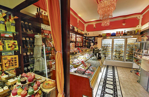 Interior de la pastisseria Kessler-Galimany. Foto: Google Maps