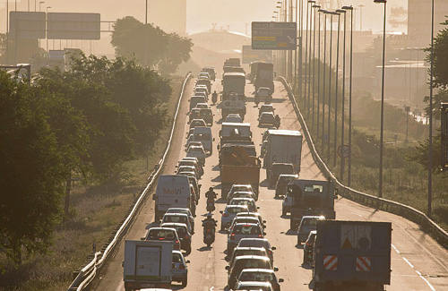 La contaminació de l’aire a l’àrea metropolitana és provocada principalment pel trànsit rodat. Foto: Robert Ramos