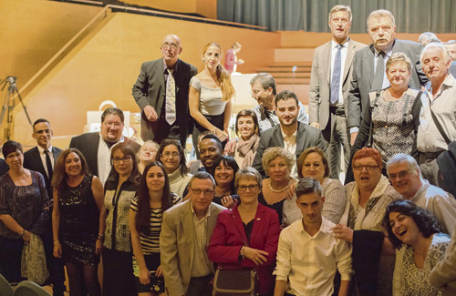 Foto de família dels paradistes del Mercat de Sants presents a la gala d’entrega del guardó. Foto: Manel Peiró Mir