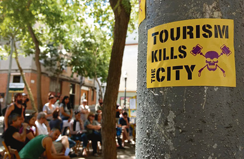 El turisme ha generat protestes entre els veïns. Foto: Twitter (@Pandolfinamola)