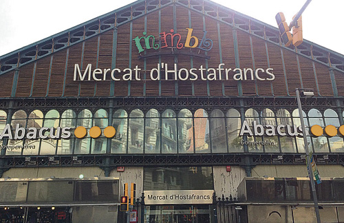 Una imatge de la façana del mercat. Foto: Mercats Bcn